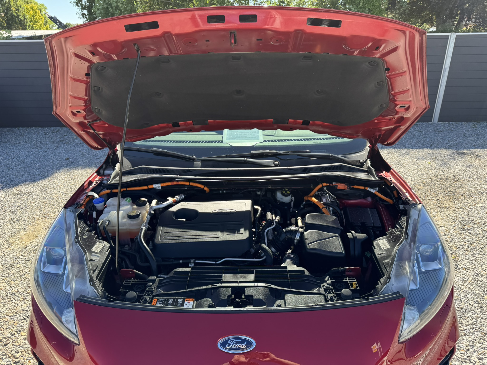 Rød Ford Kuga fra 2020