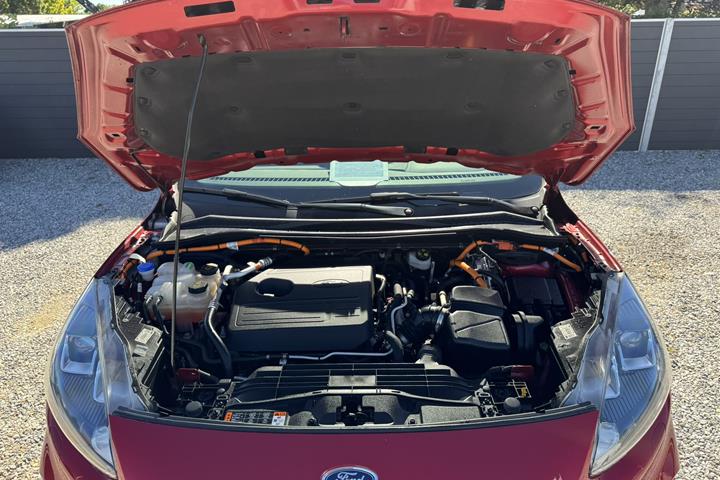 Rød Ford Kuga fra 2020