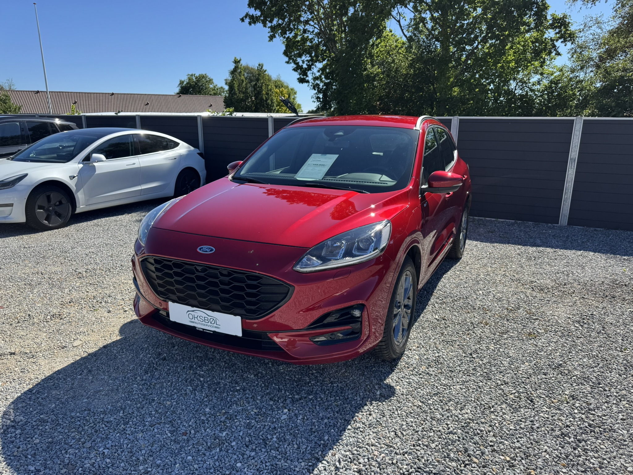 Rød Ford Kuga fra 2020