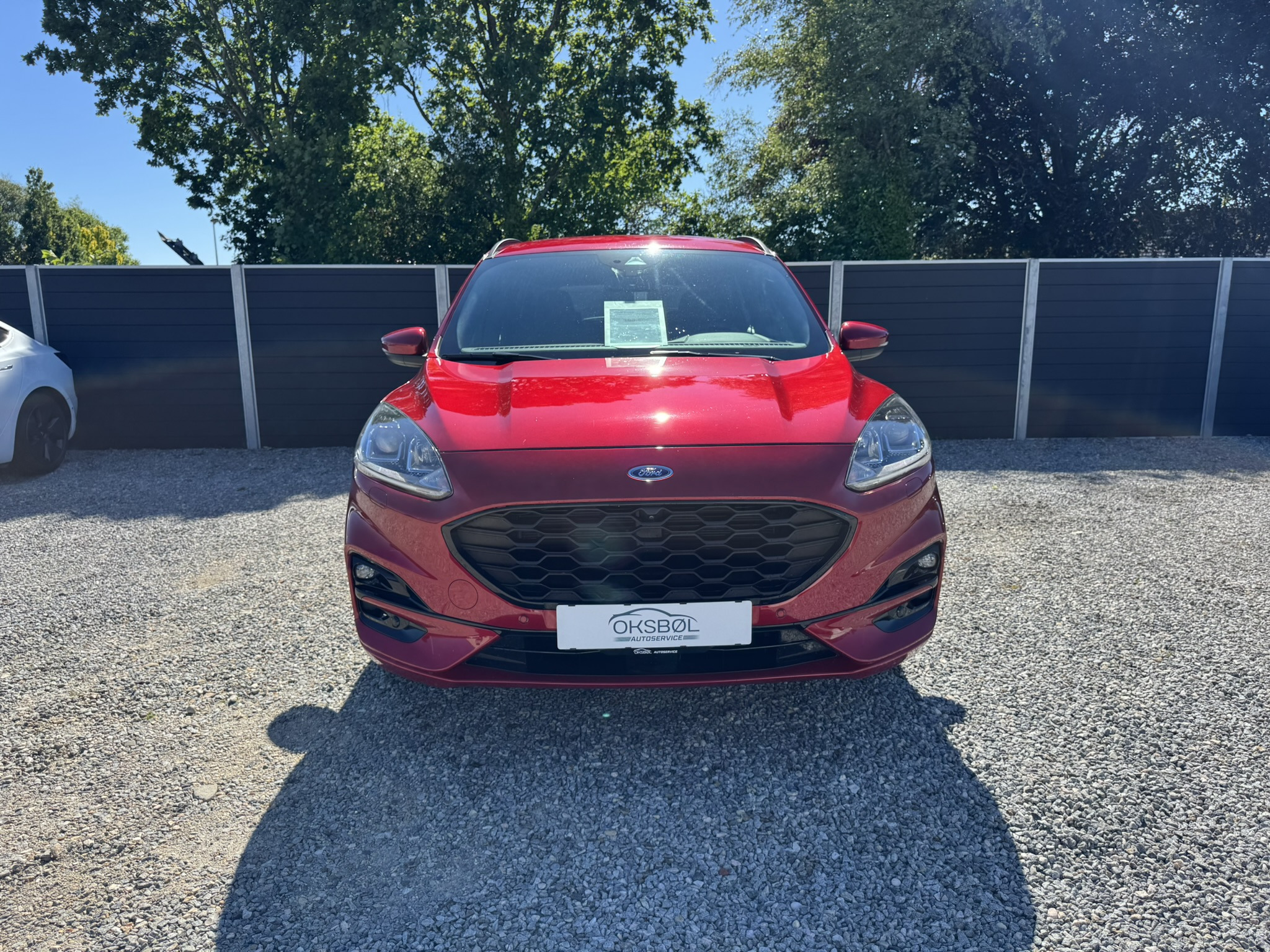 Rød Ford Kuga fra 2020