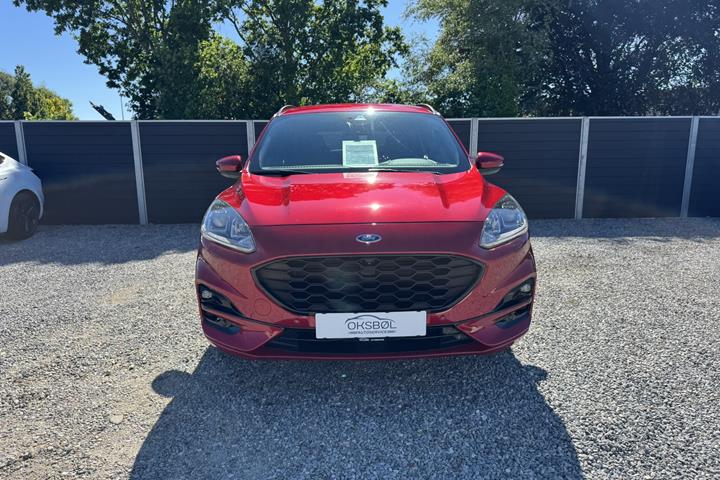 Rød Ford Kuga fra 2020