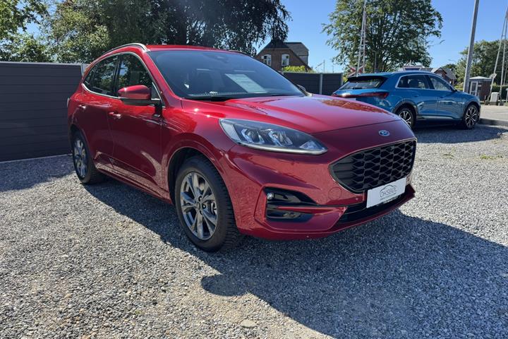 Rød Ford Kuga fra 2020