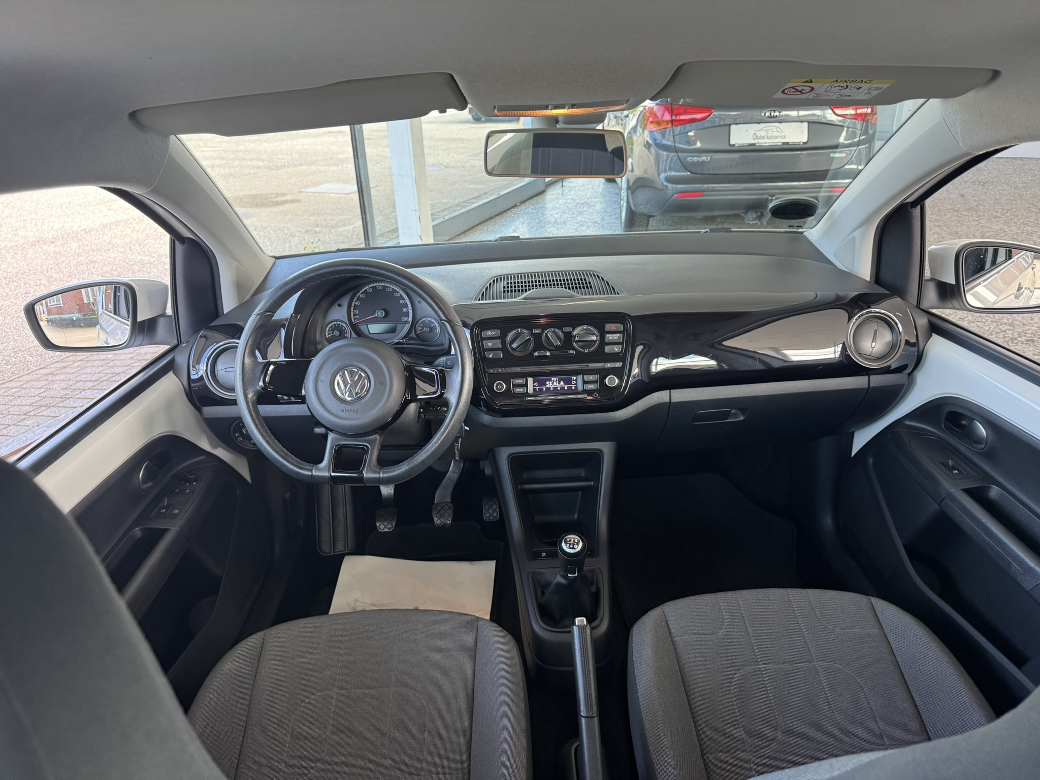 Hvid VW UP! fra 2015