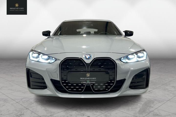 Grå BMW i4 fra 2023