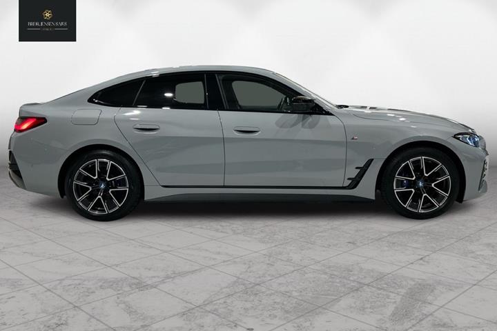 Grå BMW i4 fra 2023