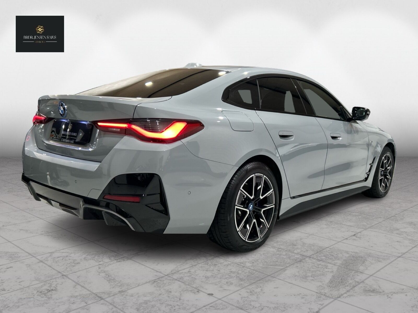 Grå BMW i4 fra 2023