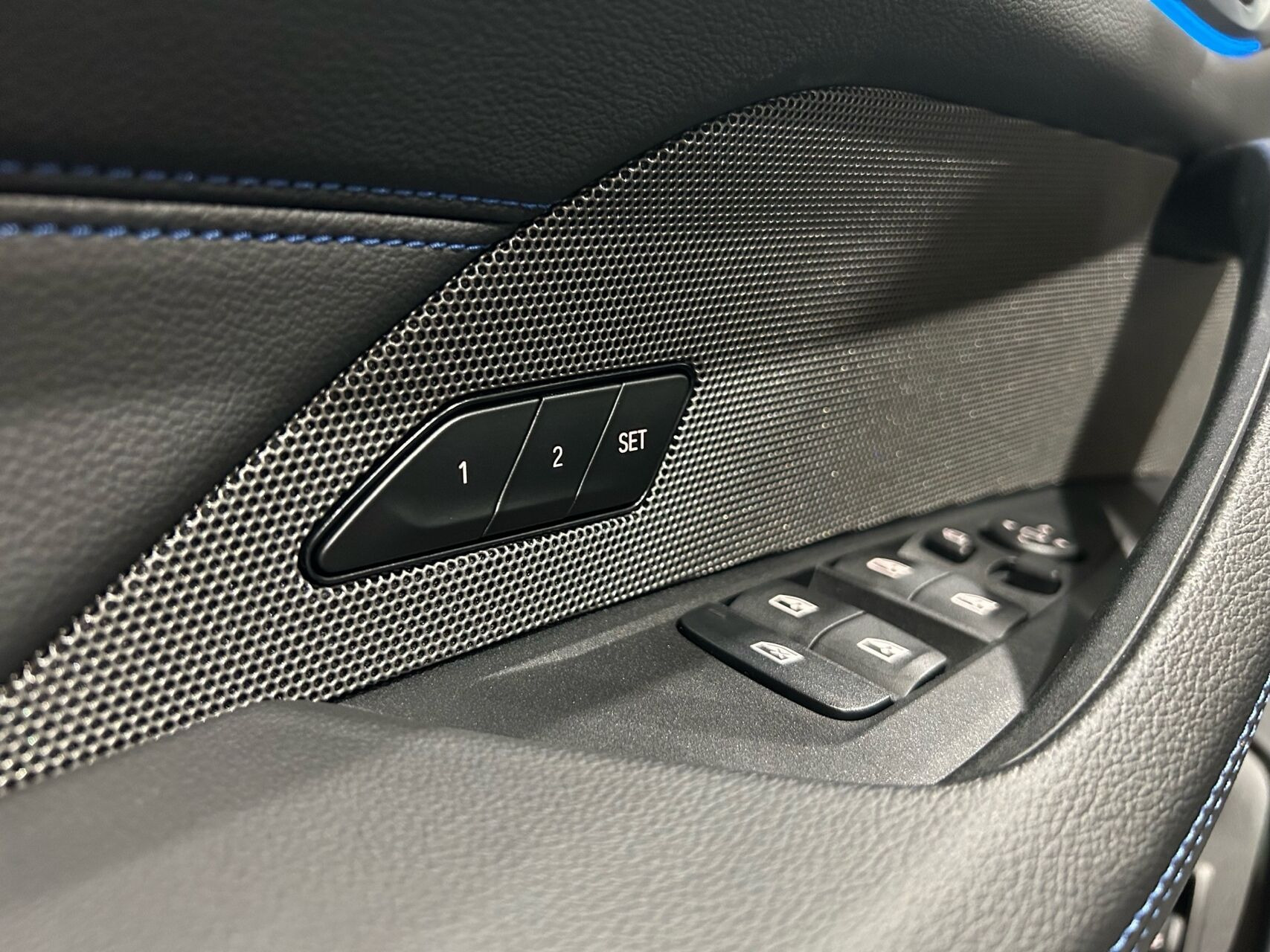 Grå BMW i4 fra 2023