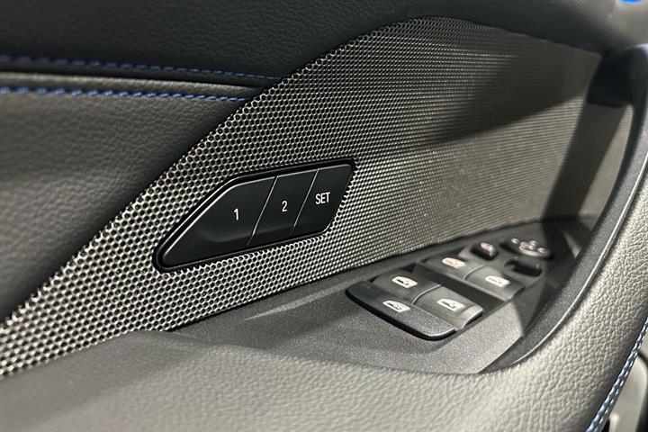Grå BMW i4 fra 2023
