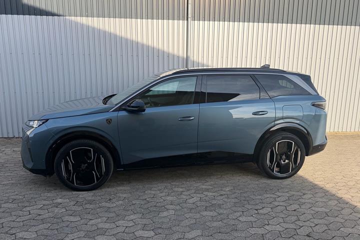 Blå Peugeot e-5008 fra 2025