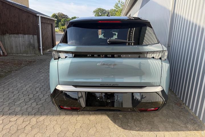 Blå Peugeot e-5008 fra 2025