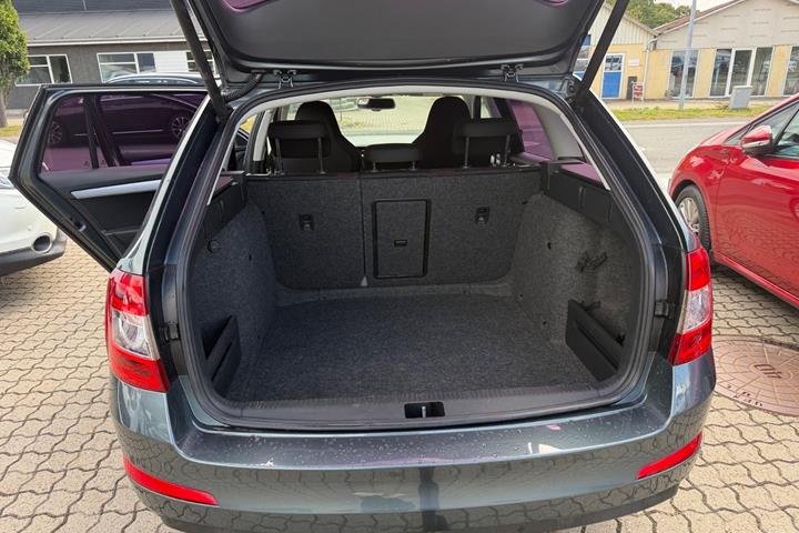 Grå Skoda Octavia fra 2015