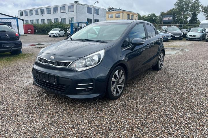 Grå Kia Rio fra 2016 set udefra