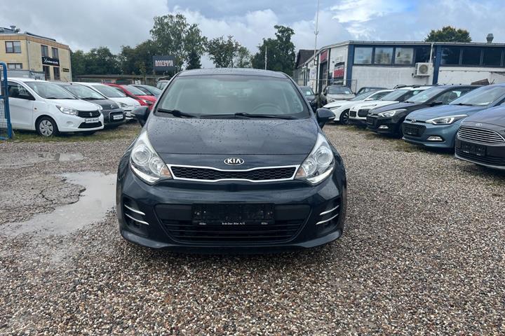 Grå Kia Rio fra 2016
