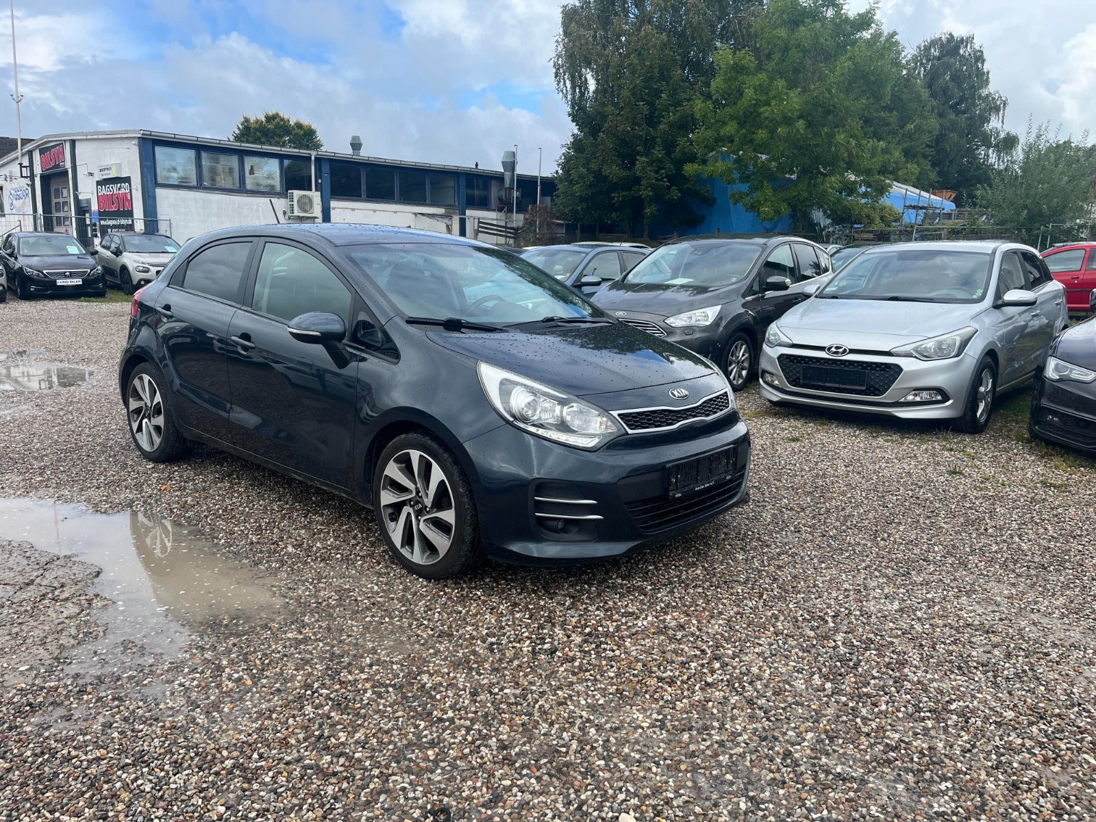 Grå Kia Rio fra 2016