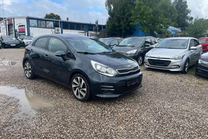 Grå Kia Rio fra 2016