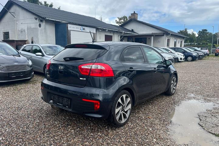 Grå Kia Rio fra 2016