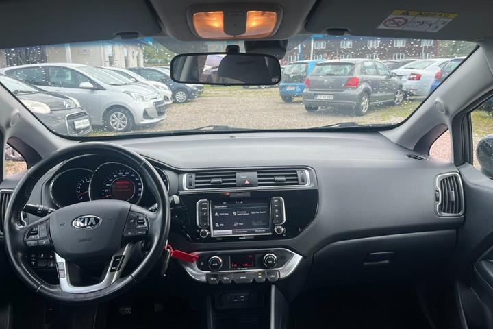 Grå Kia Rio fra 2016