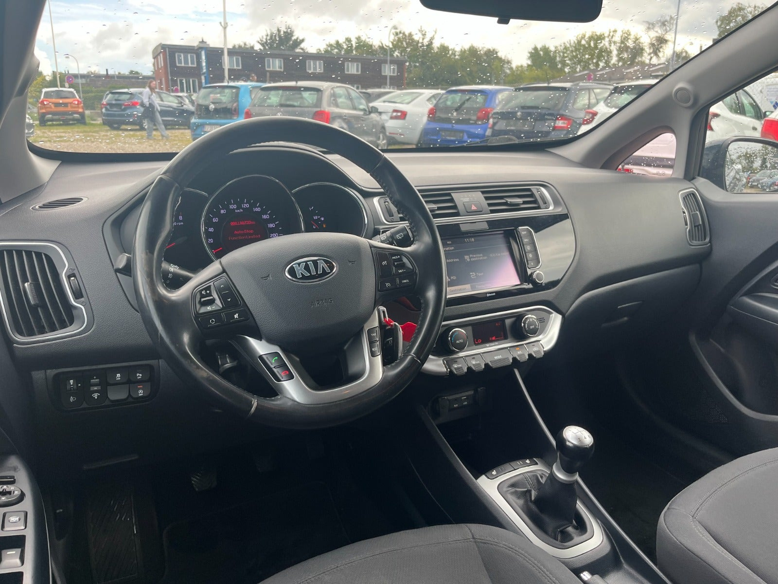 Grå Kia Rio fra 2016