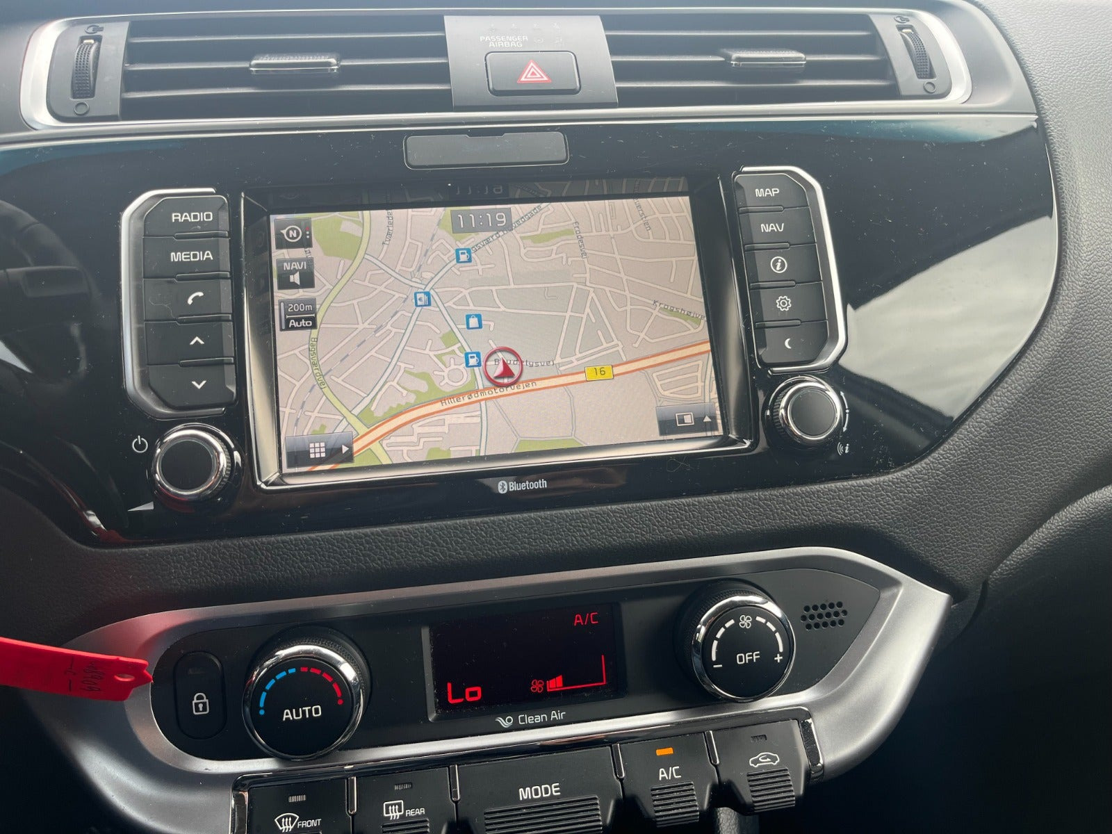 Grå Kia Rio fra 2016