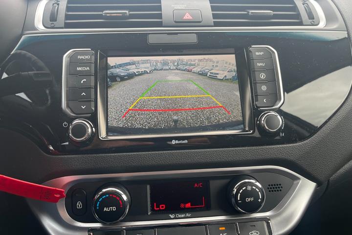 Grå Kia Rio fra 2016