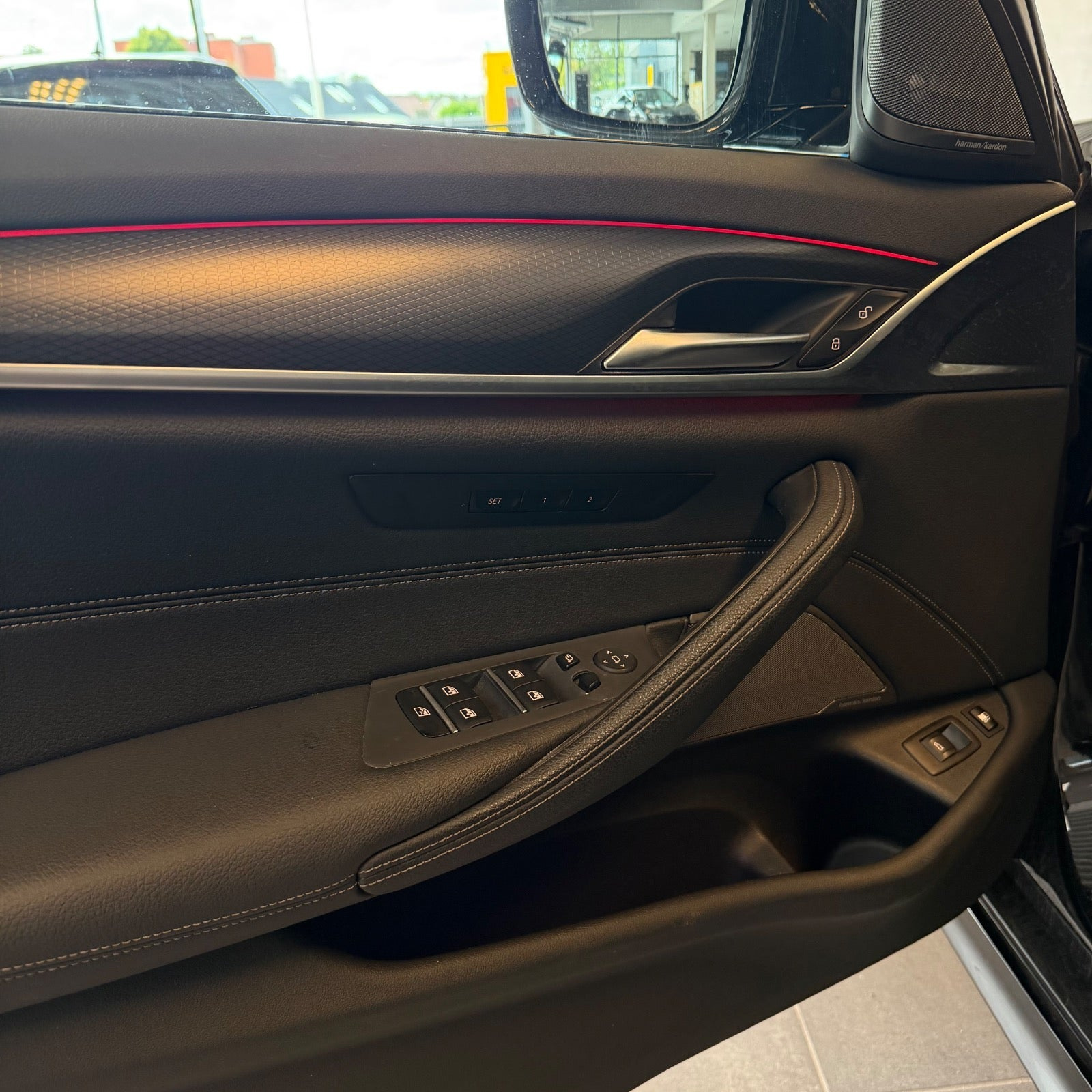 Sort BMW 545e fra 2022
