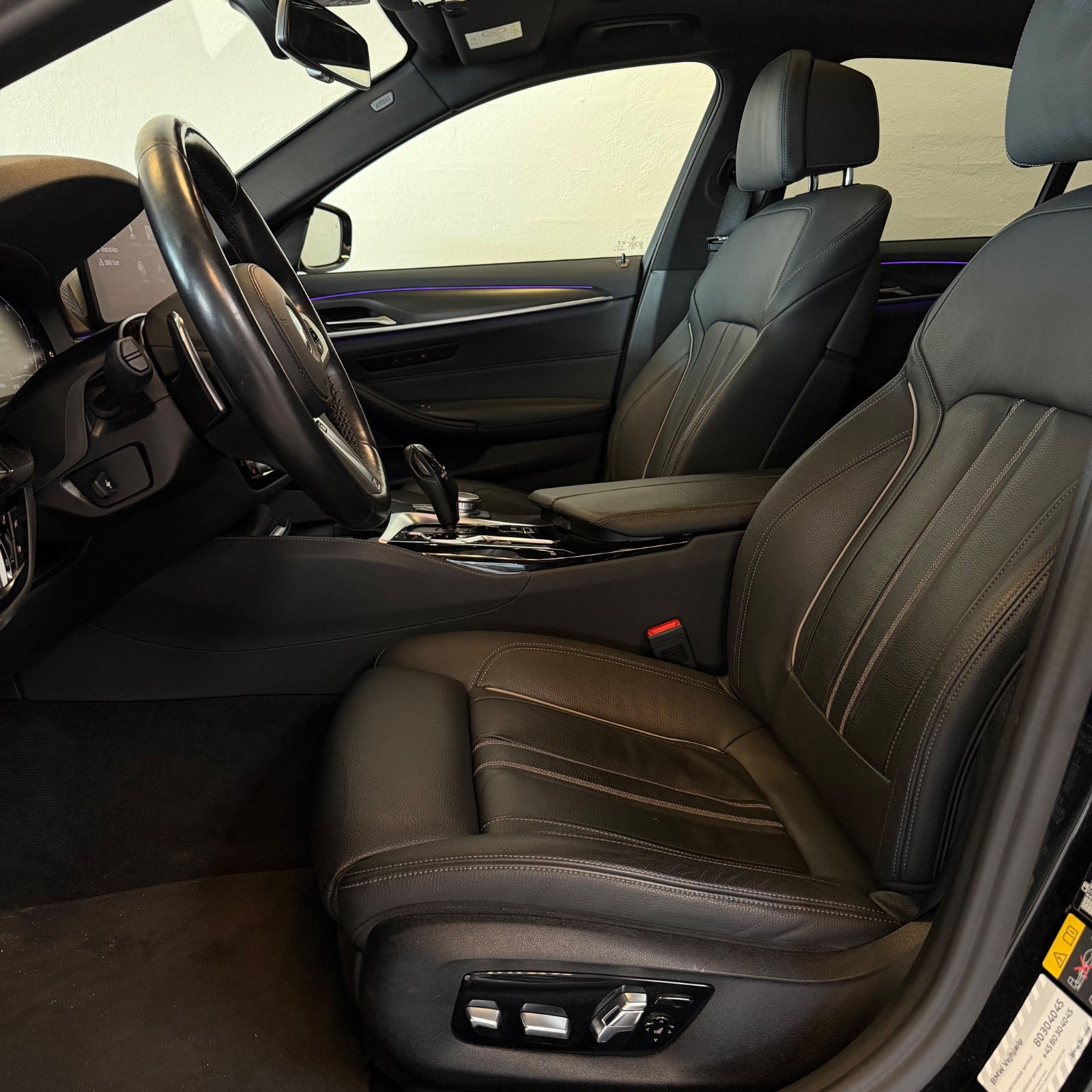 Sort BMW 545e fra 2022