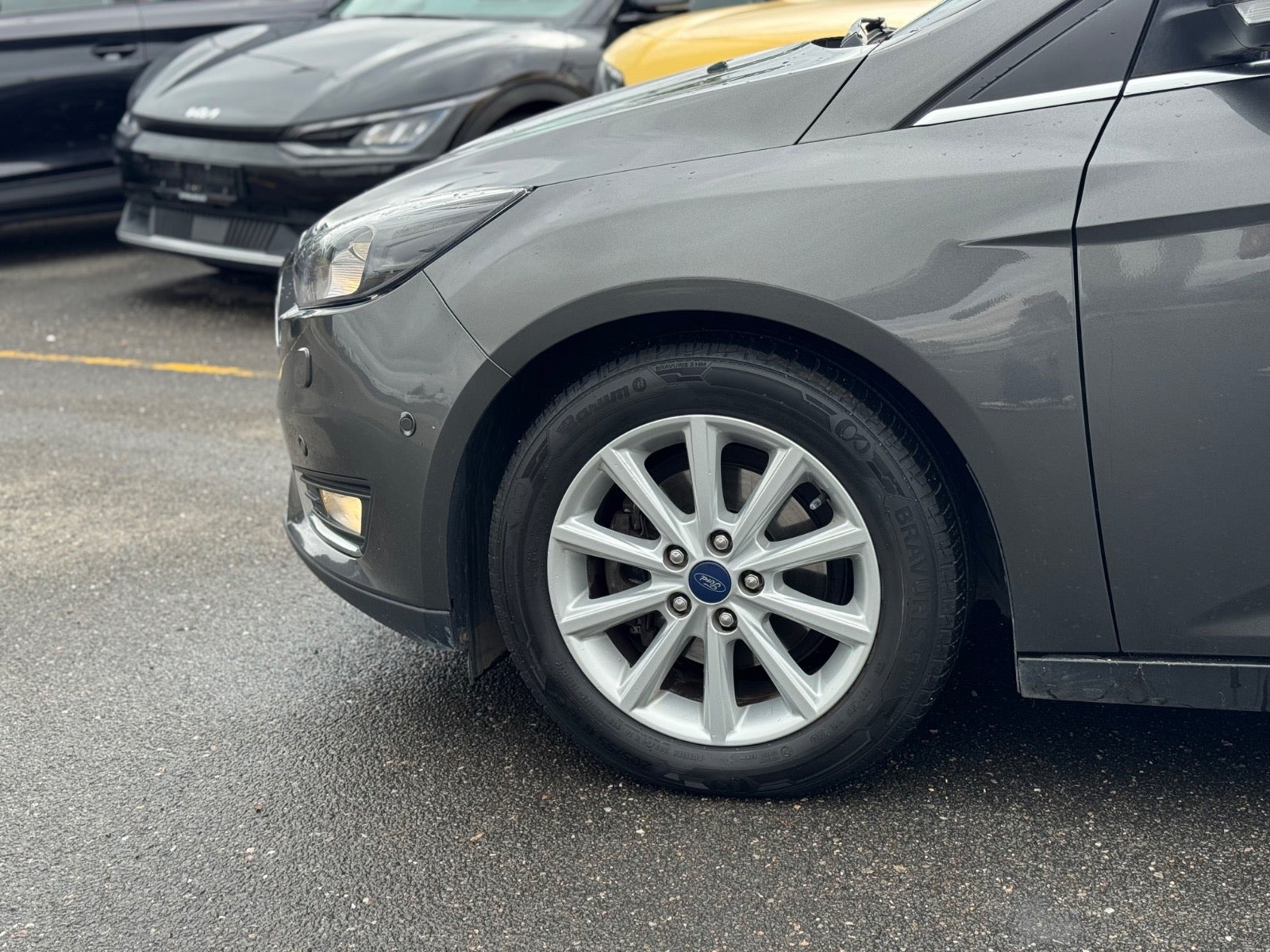Grå Ford Focus fra 2017