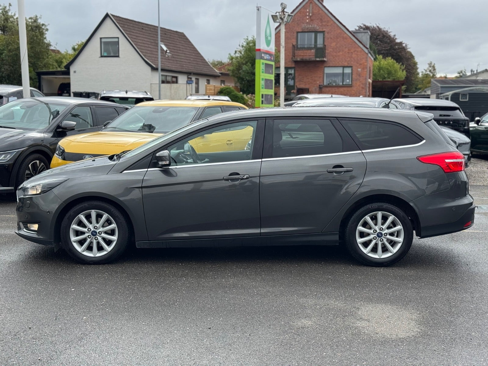 Grå Ford Focus fra 2017