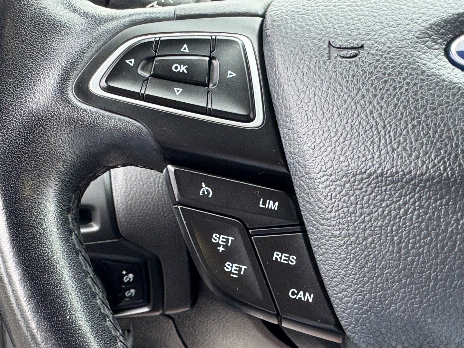 Grå Ford Focus fra 2017