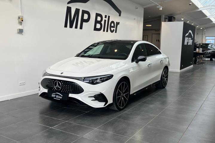Hvid Mercedes CLA250+ fra 2025 set udefra