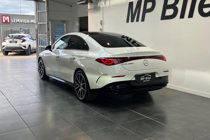 Hvid Mercedes CLA250+ fra 2025
