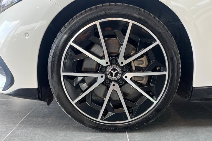 Hvid Mercedes CLA250+ fra 2025