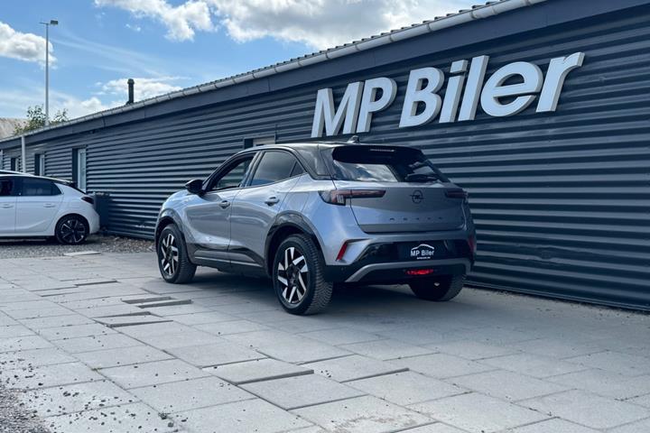 Grå Opel Mokka-e fra 2024