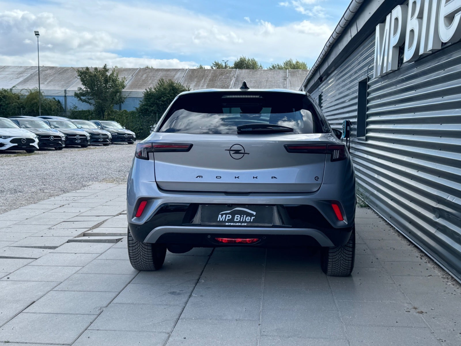 Grå Opel Mokka-e fra 2024