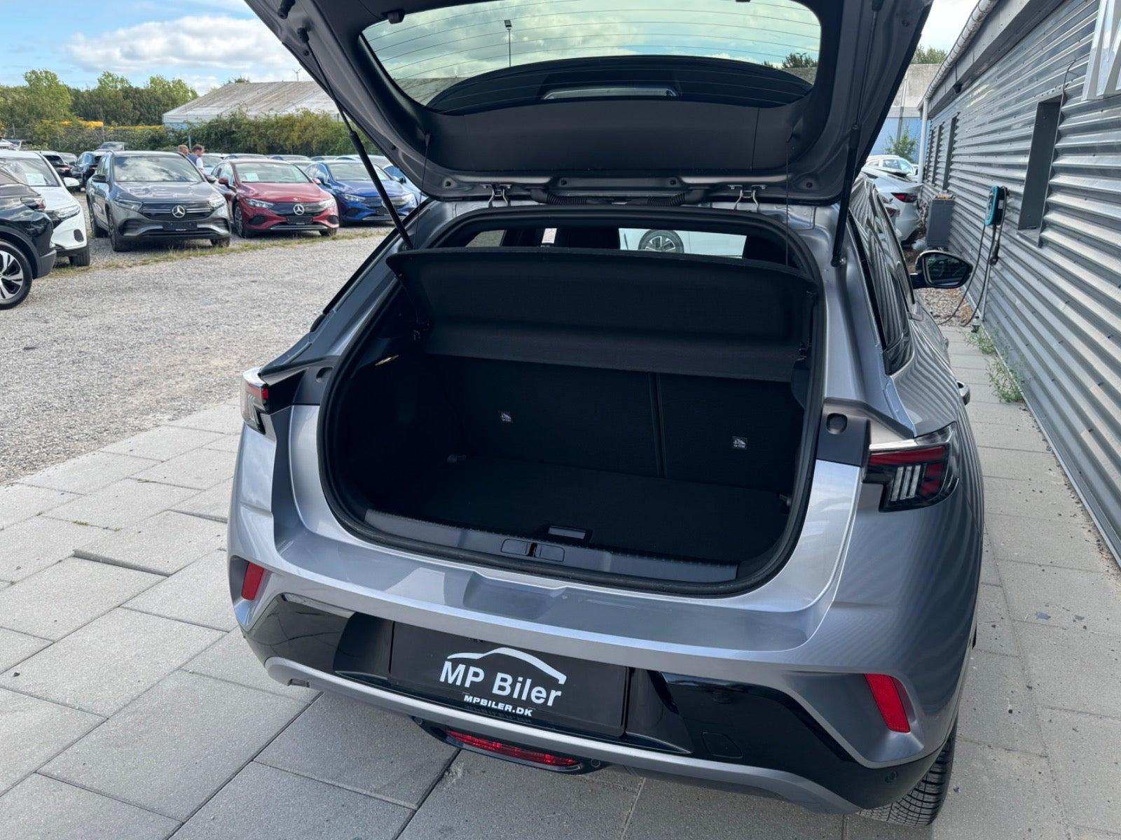 Grå Opel Mokka-e fra 2024