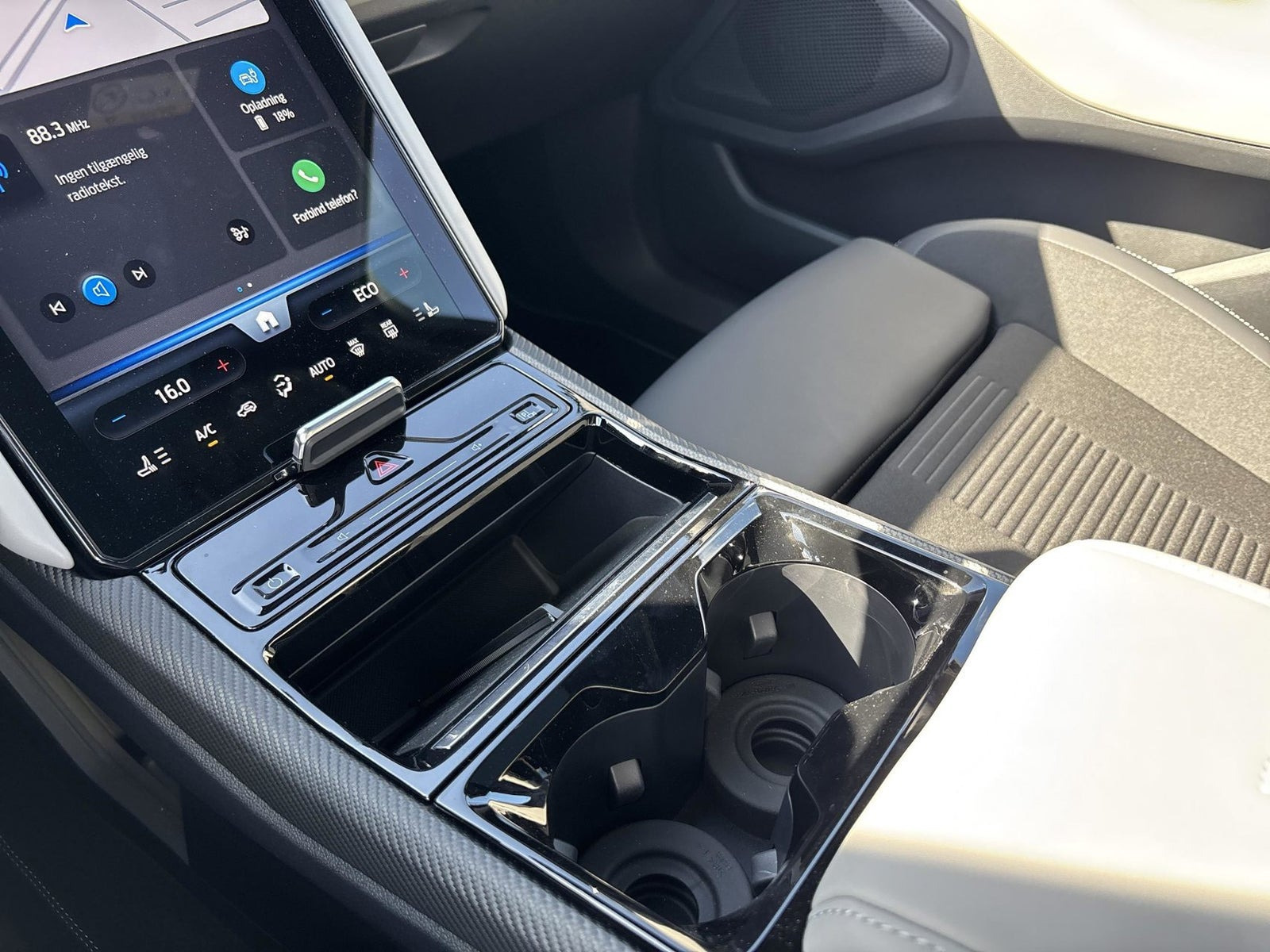 Grå Ford Explorer fra 2024