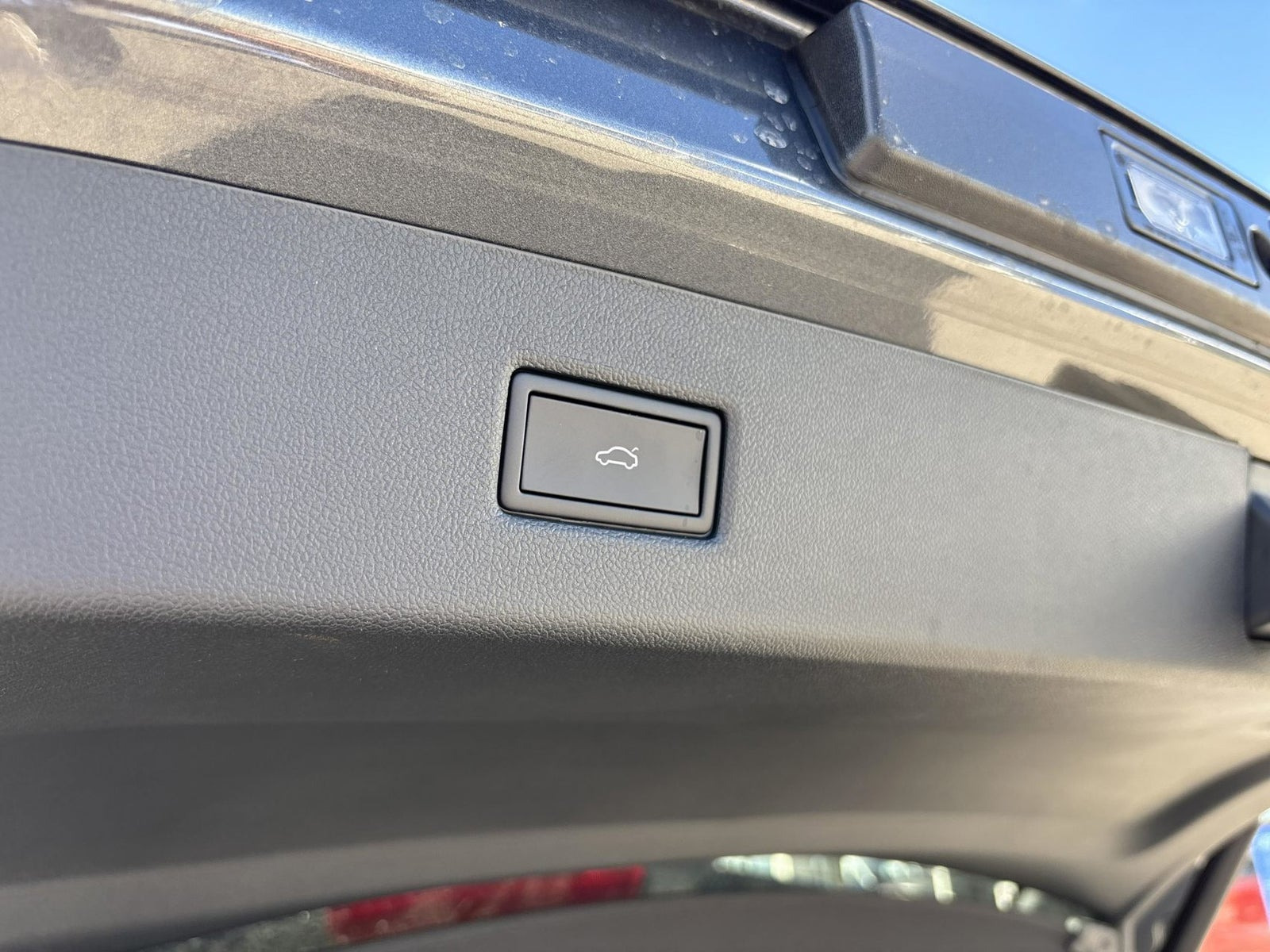 Grå Ford Explorer fra 2024
