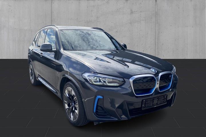 Grå BMW iX3 fra 2023