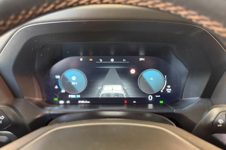Grå VW Amarok fra 2025