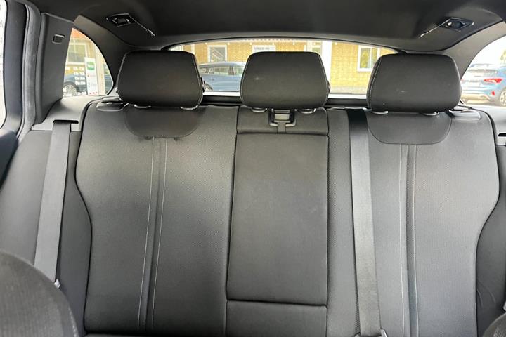 Grå BMW 320d fra 2019