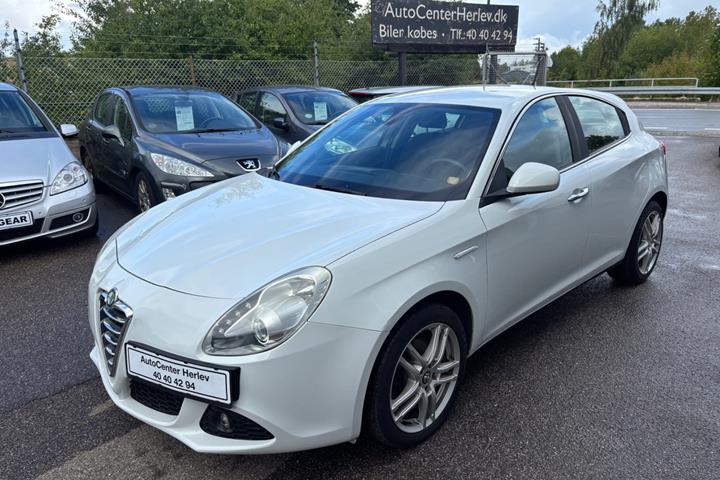 Hvid Alfa Romeo Giulietta fra 2011