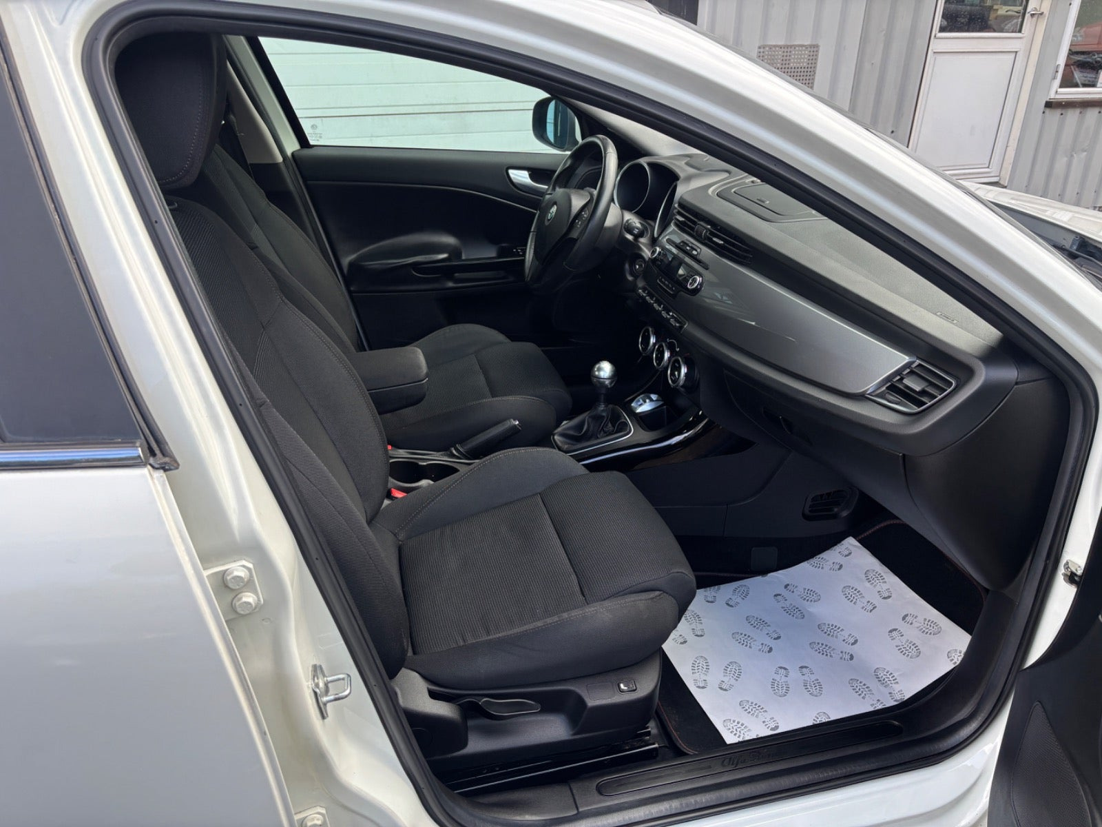 Hvid Alfa Romeo Giulietta fra 2011