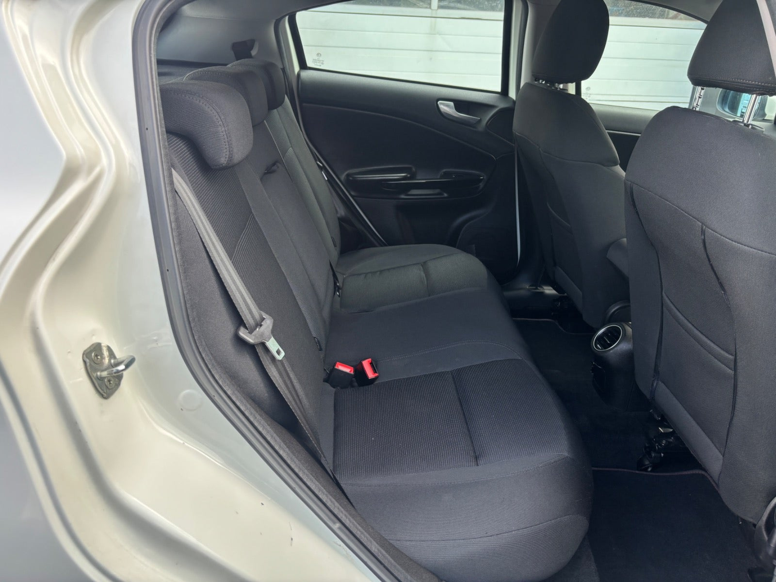 Hvid Alfa Romeo Giulietta fra 2011