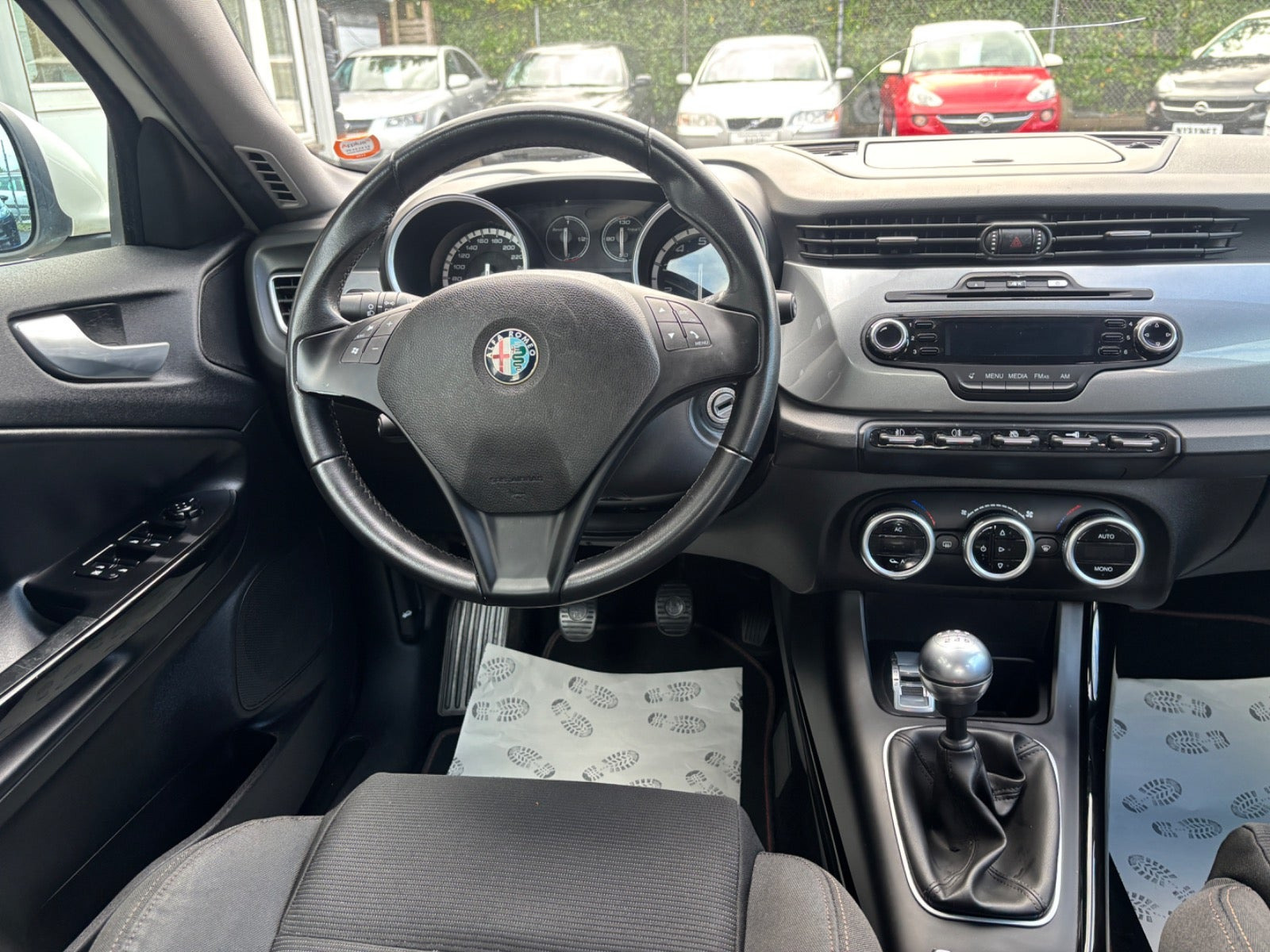 Hvid Alfa Romeo Giulietta fra 2011