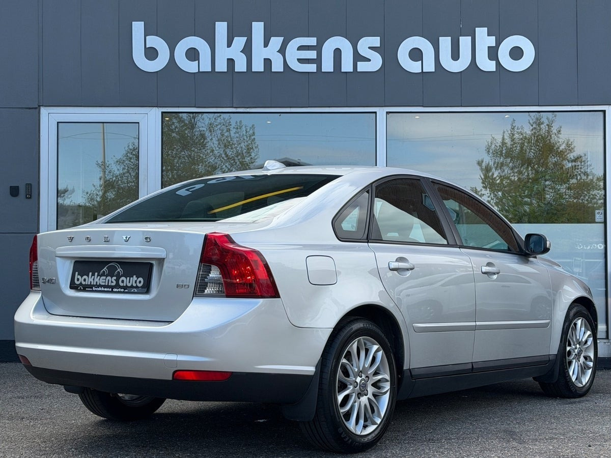 Sølv Volvo S40 fra 2008