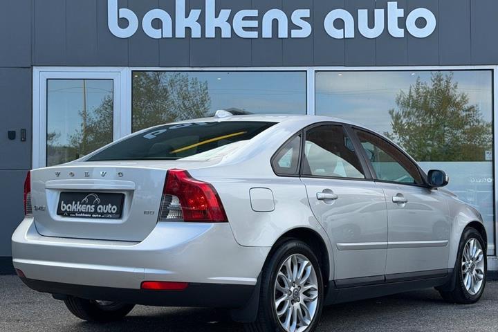 Sølv Volvo S40 fra 2008
