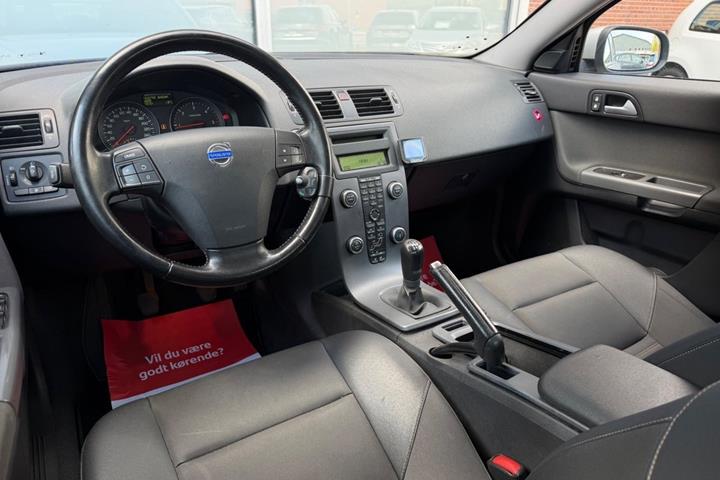 Sølv Volvo S40 fra 2008