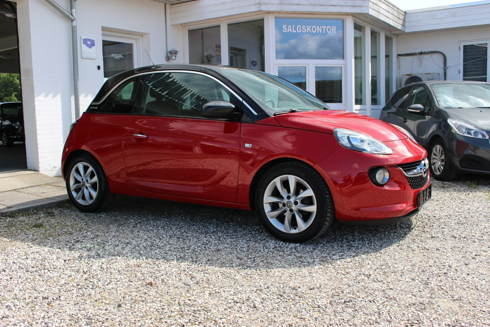 Rød Opel Adam fra 2013