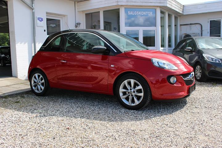 Rød Opel Adam fra 2013
