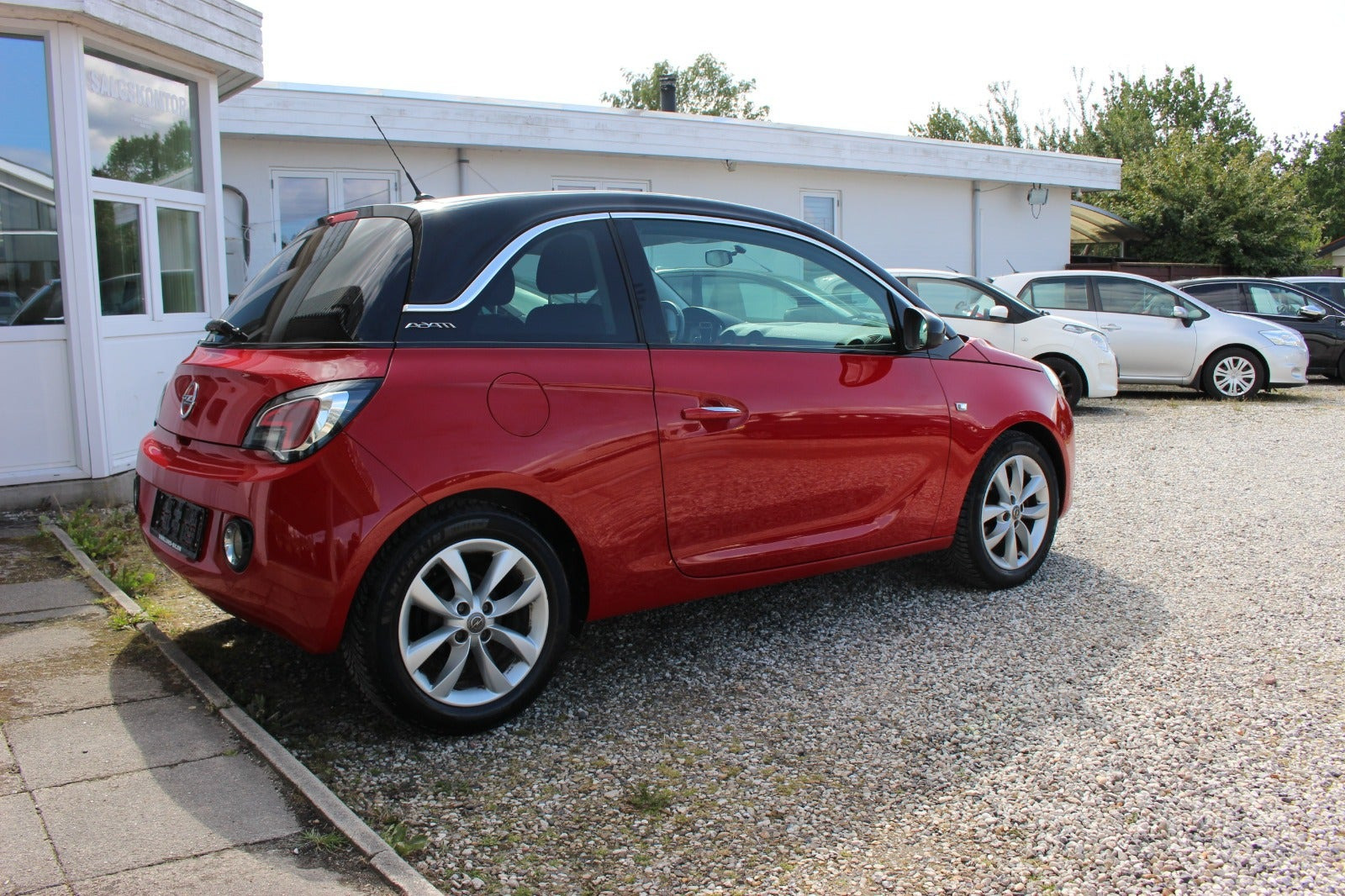Rød Opel Adam fra 2013